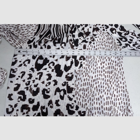 CAbi 570 Animal Skin Print Wrap Top Long Sleeve XS Blouse - Picture 6 of 11